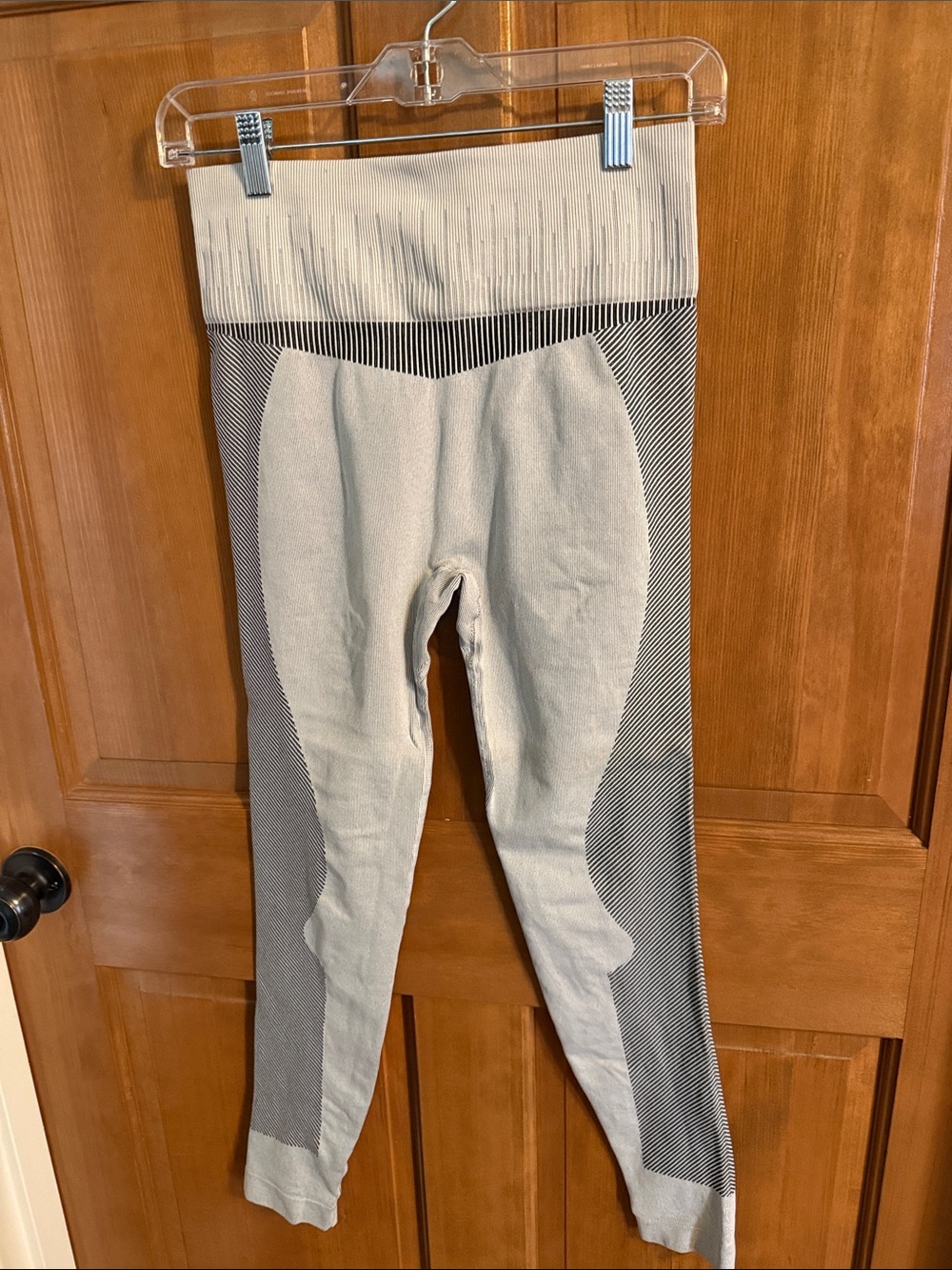 High-Rise Seamless Leggings in Light Gray and Dark Gray